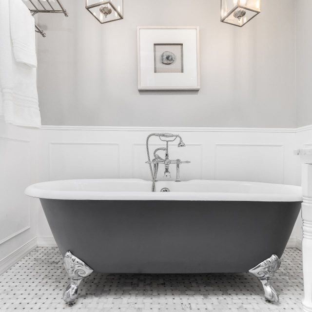 http://huntergasandoil.co.uk/wp-content/uploads/2021/08/gray-painted-clawfoot-tub-640x640.jpg